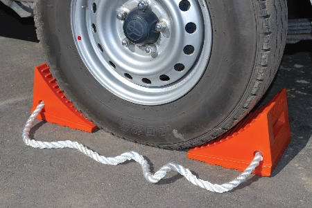 Other view of Checkers UC1700P Chock Wheel - Roped Pair - 13.6T - 89CM Tyres - 1KG